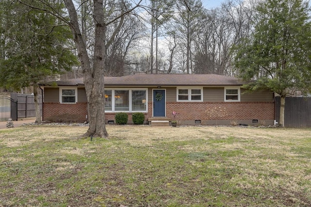 single story home with a front lawn