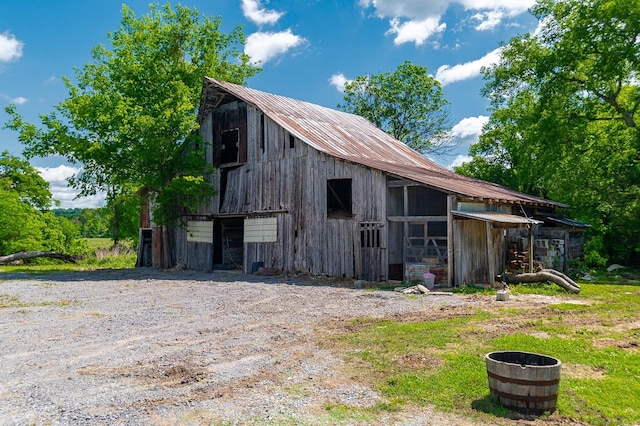 exterior space featuring an outbuilding