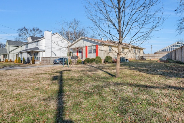 view of front of house featuring a front yard