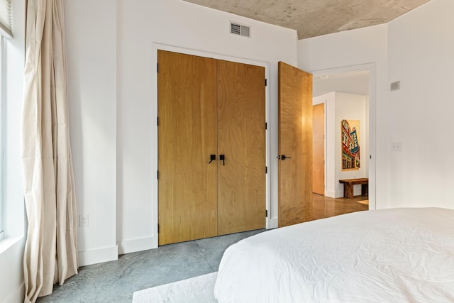 bedroom featuring a closet