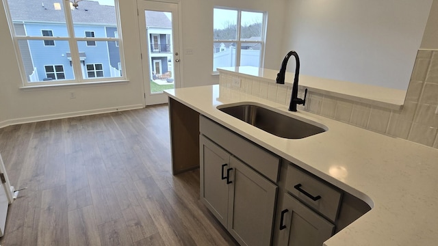 kitchen featuring gray cabinets, sink, and dark hardwood / wood-style flooring