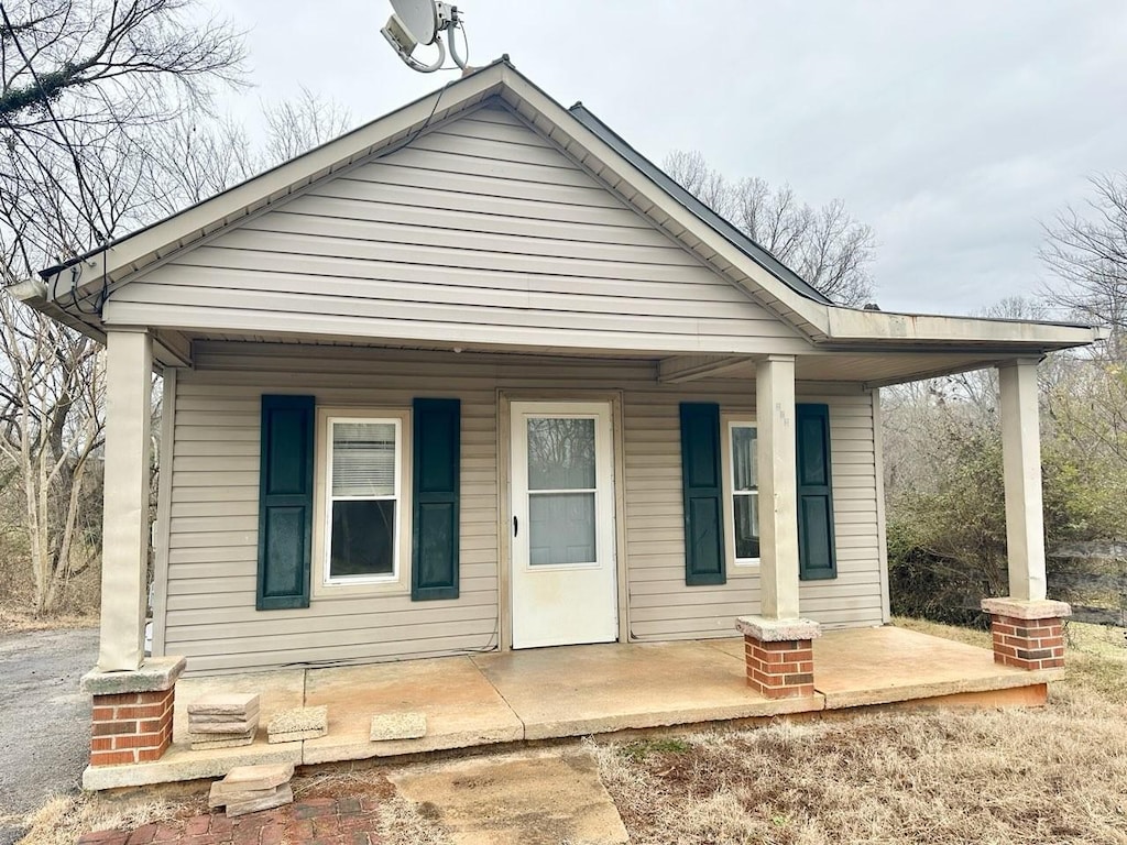 view of front of home with covered porch