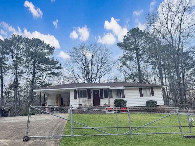 single story home featuring a front lawn