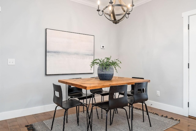 dining room featuring crown molding, a notable chandelier, and hardwood / wood-style flooring