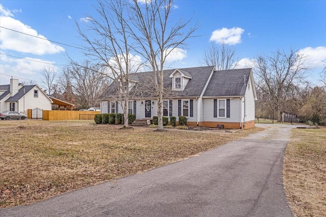 cape cod house featuring a front yard