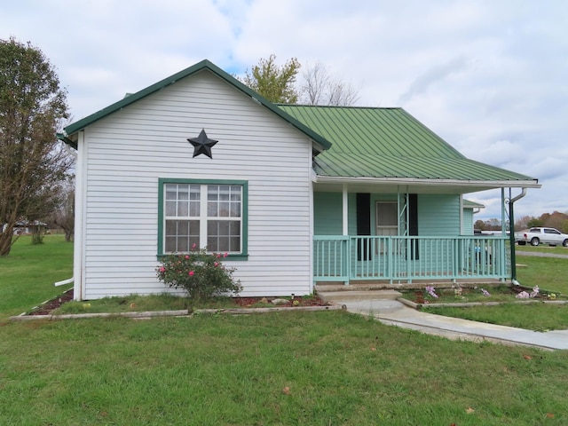 view of front of house with a porch and a front lawn