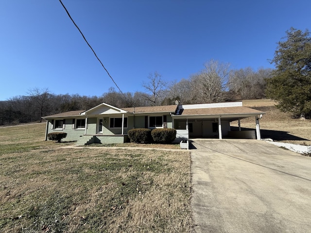 single story home featuring a carport and a front lawn