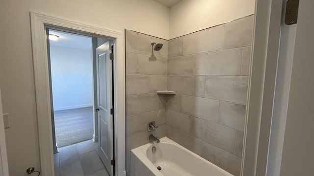 bathroom featuring tiled shower / bath