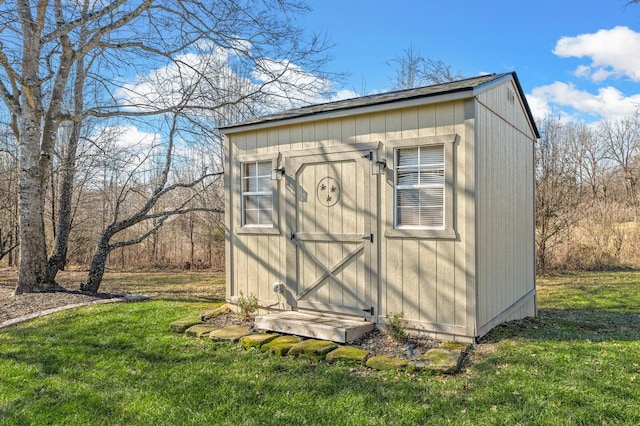 view of outdoor structure with a yard