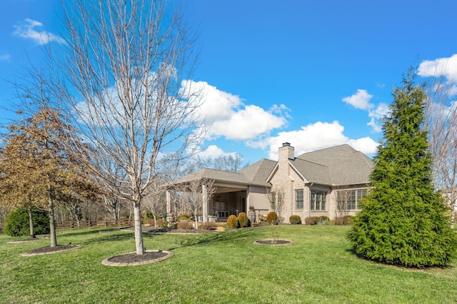 view of front of property with a front lawn