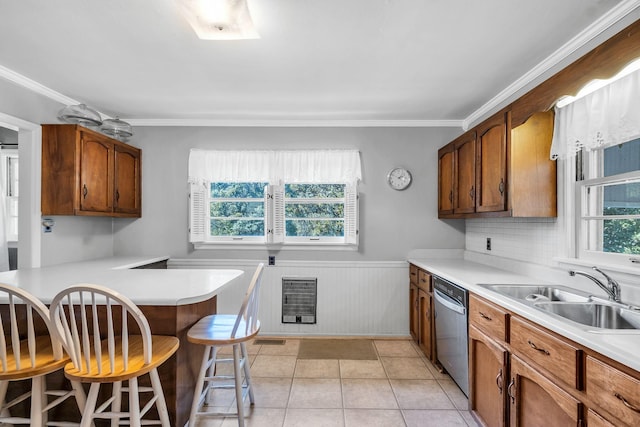 kitchen with sink, a breakfast bar, plenty of natural light, heating unit, and stainless steel dishwasher