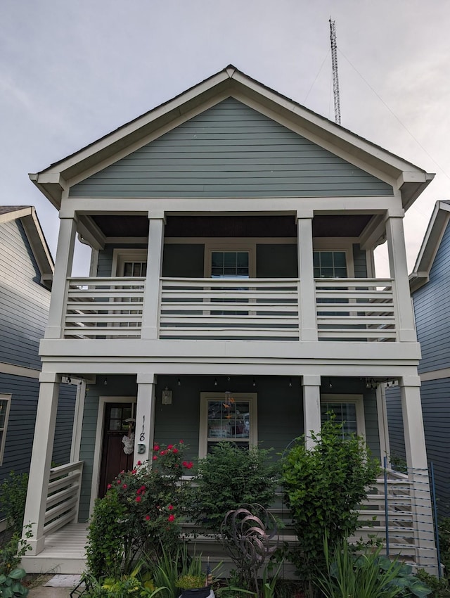 view of front facade featuring a balcony