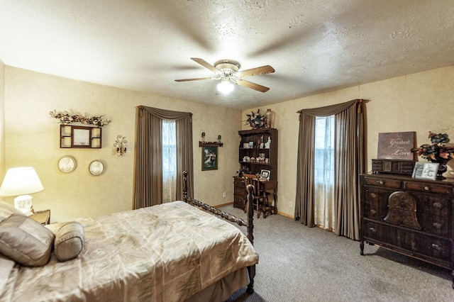 bedroom with ceiling fan, a textured ceiling, and carpet