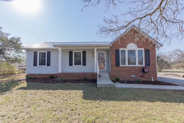 view of front of property featuring a front yard