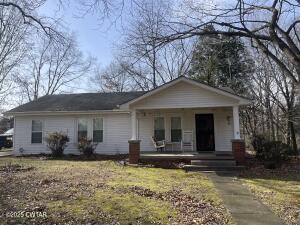 view of front of property featuring a porch
