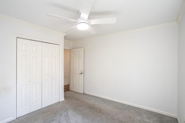 unfurnished bedroom featuring ceiling fan, a closet, crown molding, and light colored carpet