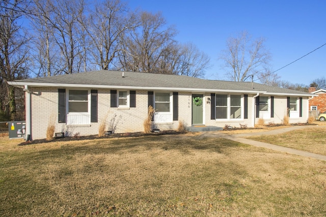 single story home featuring a front lawn