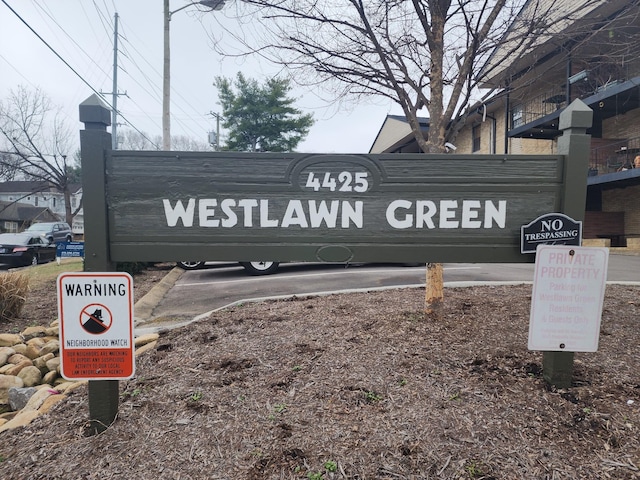 view of community / neighborhood sign