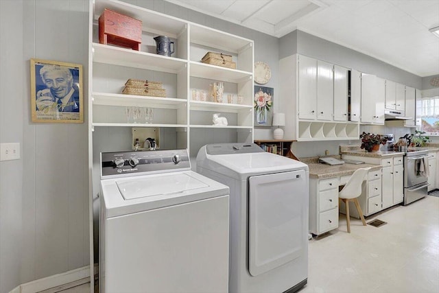 laundry room with independent washer and dryer