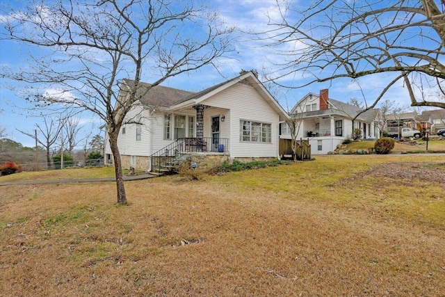 view of front of property with a front yard