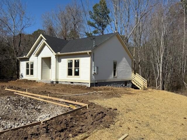 view of front of property featuring crawl space