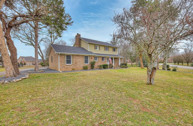 view of front facade featuring a front lawn