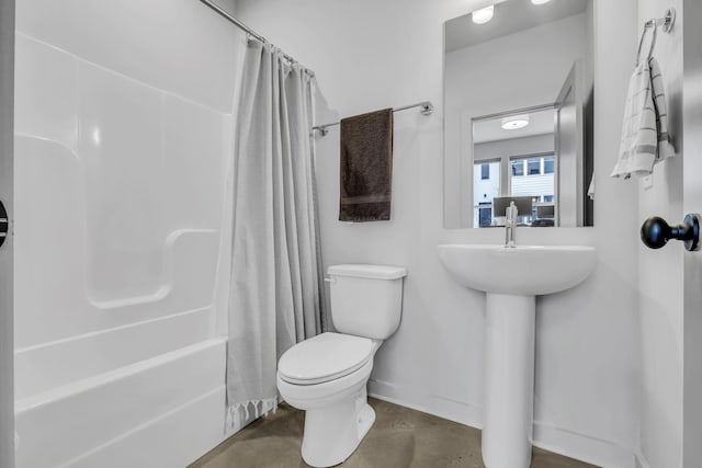 bathroom featuring concrete floors, shower / tub combo with curtain, and toilet