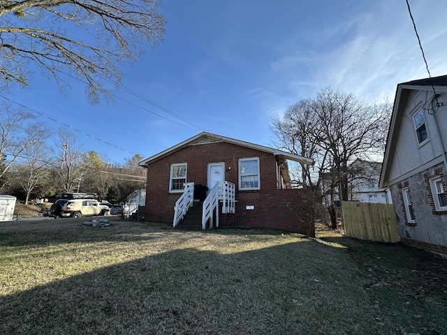 view of front of house with a front lawn