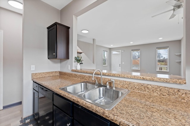 kitchen with sink, light hardwood / wood-style flooring, kitchen peninsula, black dishwasher, and ceiling fan