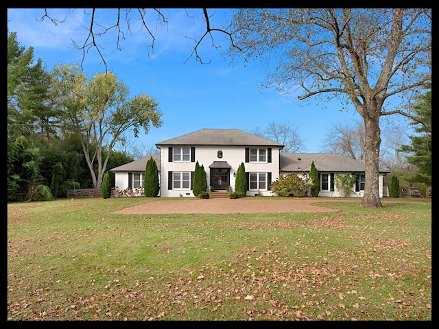 view of front of home with a front lawn