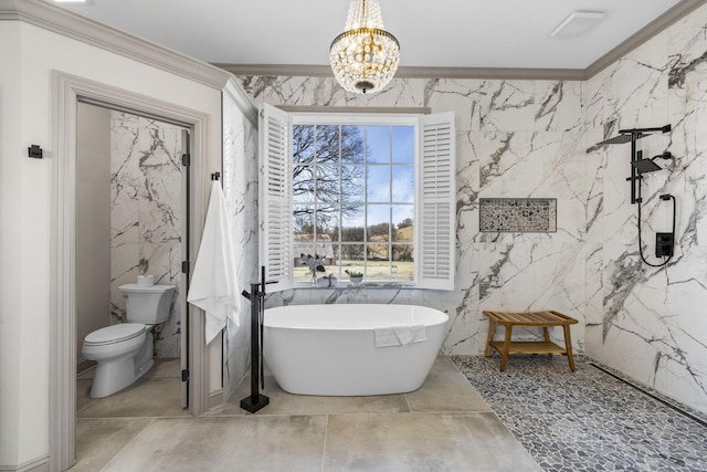 bathroom with a bathing tub, a chandelier, crown molding, and toilet