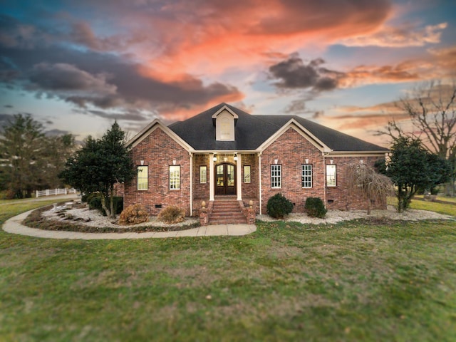 view of front facade with a lawn