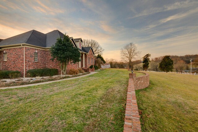 view of yard at dusk