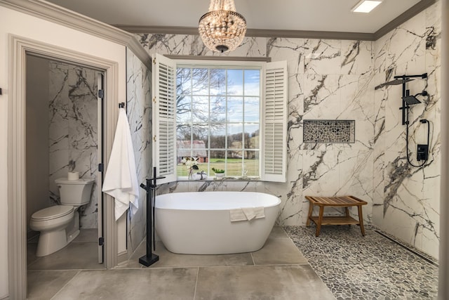 bathroom featuring an inviting chandelier, a bathtub, ornamental molding, and toilet