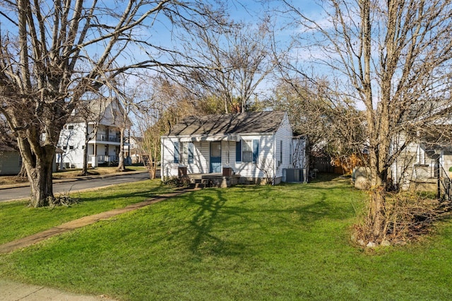 view of yard featuring cooling unit