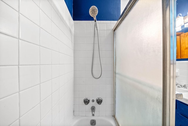 bathroom featuring tiled shower / bath combo