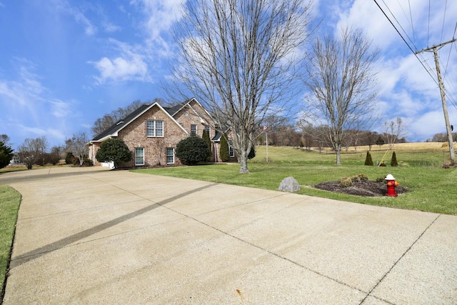 view of front of house featuring a front lawn