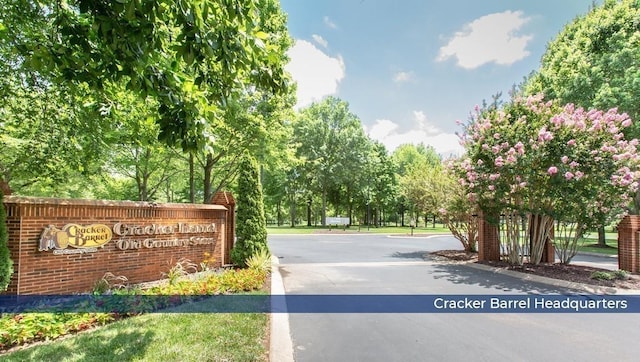 view of community / neighborhood sign