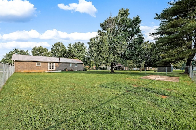 view of yard featuring a patio