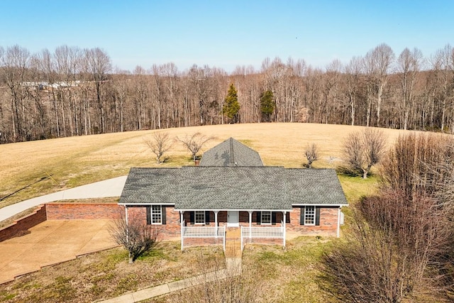 view of front of property with a front lawn