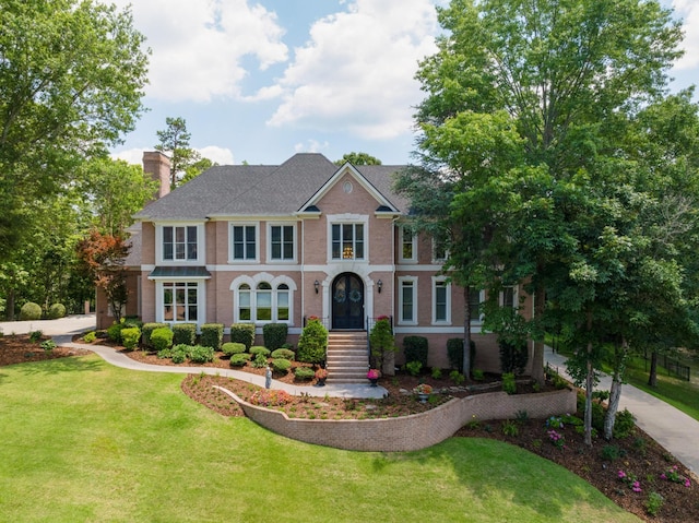 view of front facade with a front yard