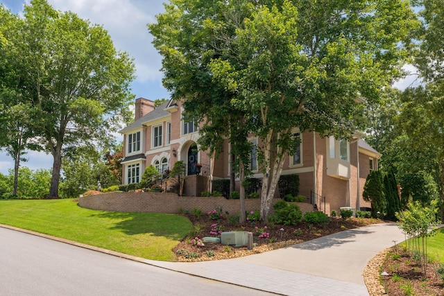 view of front of house with a front lawn