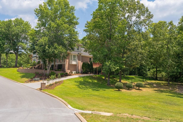 view of front of house featuring a front yard