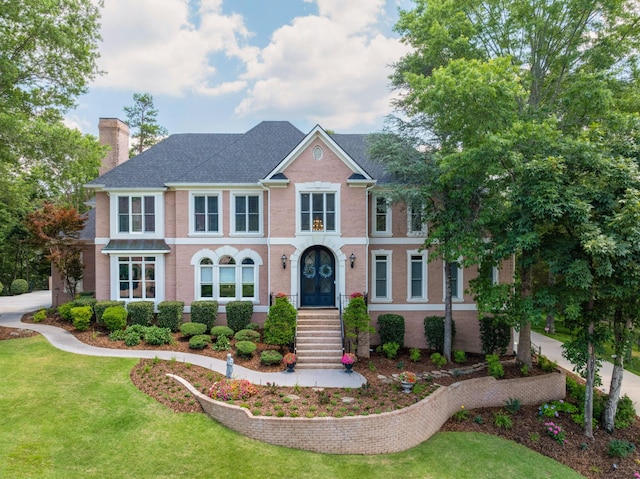 view of front of home featuring a front lawn