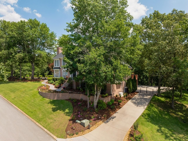 view of front of house with a front lawn