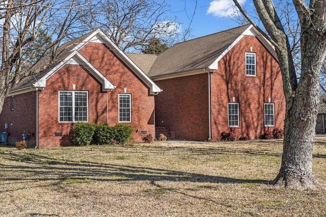 view of front property with a front lawn