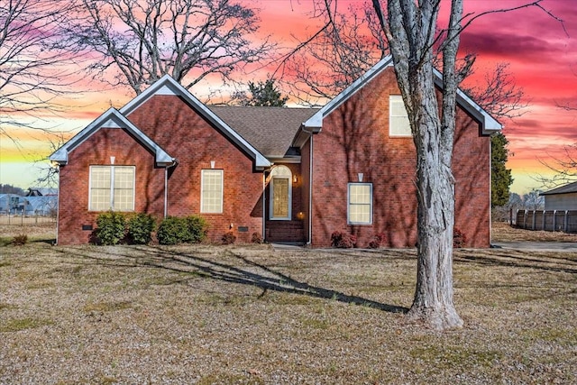 view of front facade with a yard