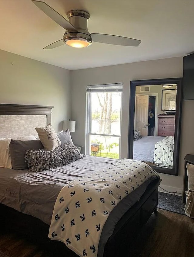 bedroom featuring ceiling fan