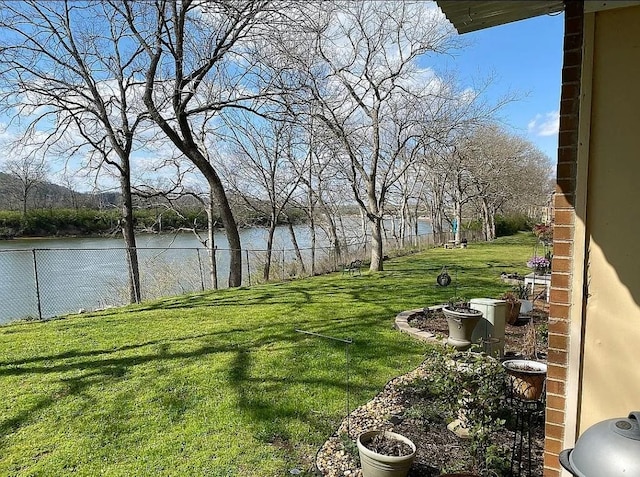 view of yard featuring a water view