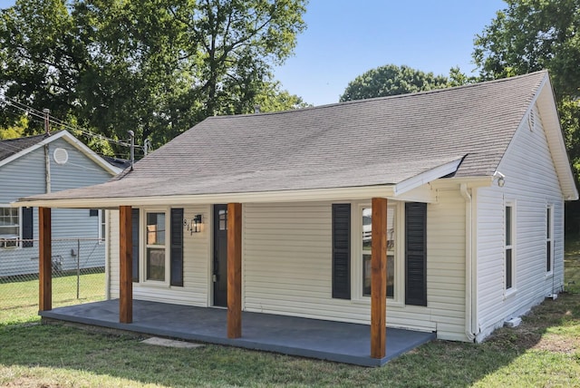 view of front of home with a front lawn and a patio